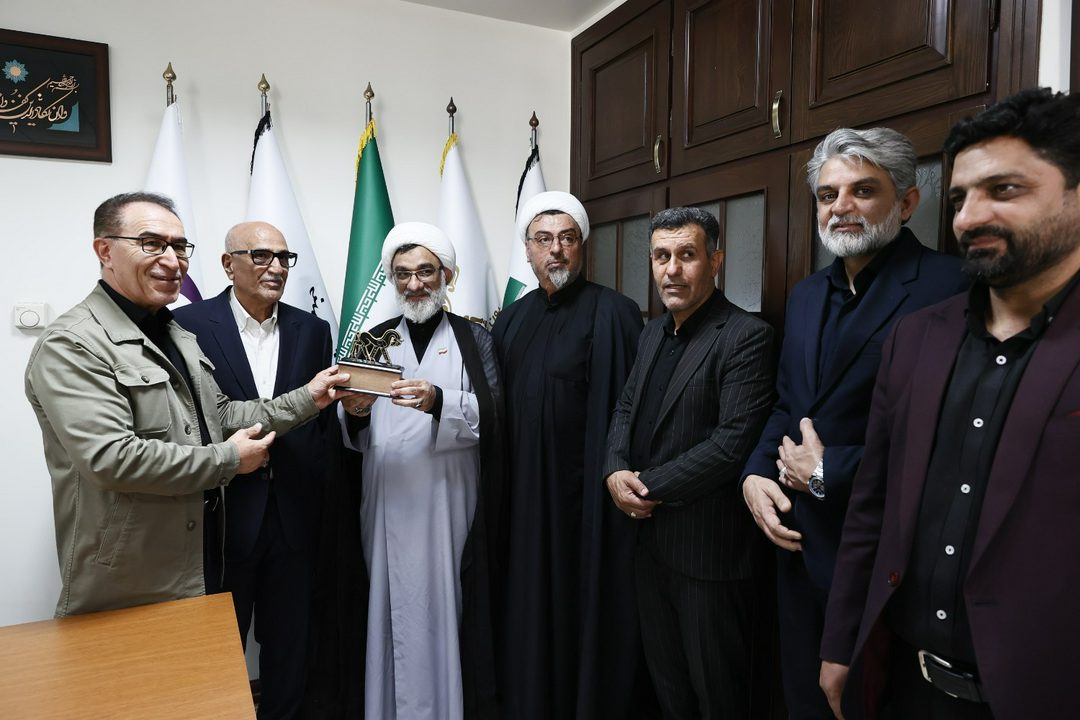 چهار نعل: بازدید دبیر شورای عالی انقلاب فرهنگی از فدراسیون سوارکاری