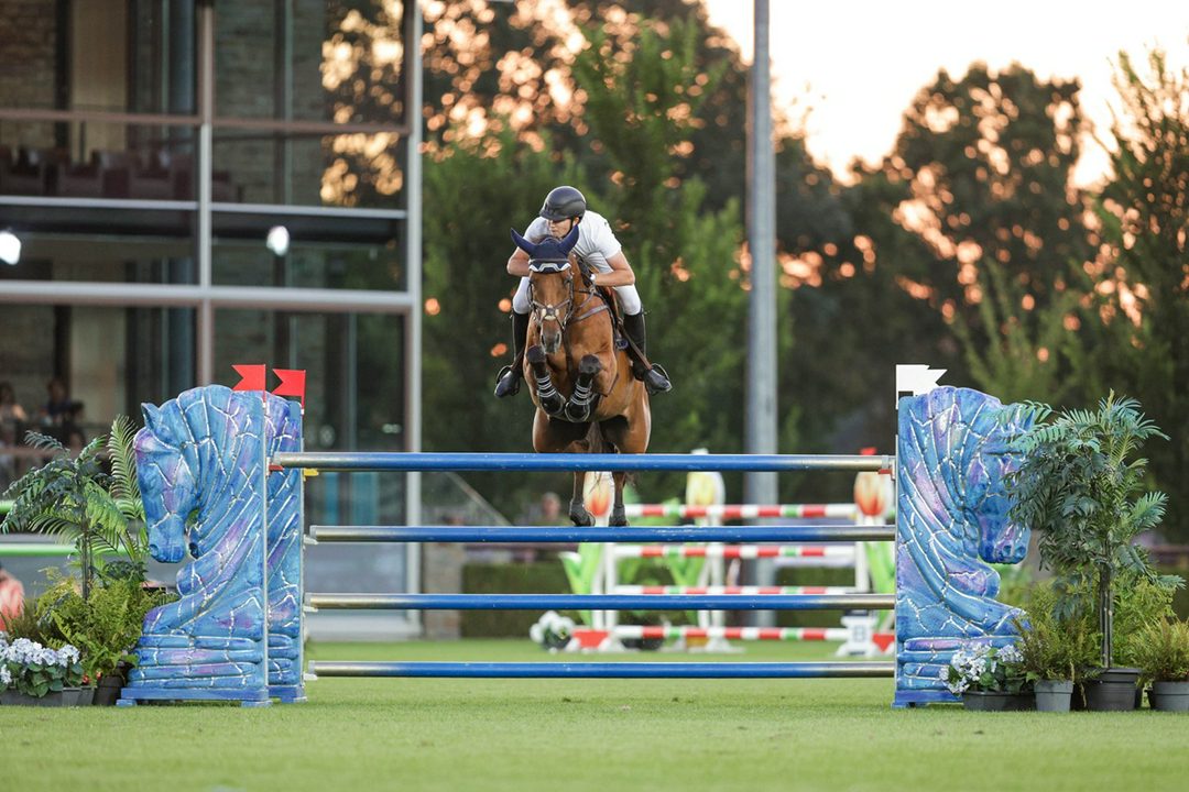 چهار نعل: پیروزی‌های متوالی هری چارلز و بندیت در Longines Tops International Arena