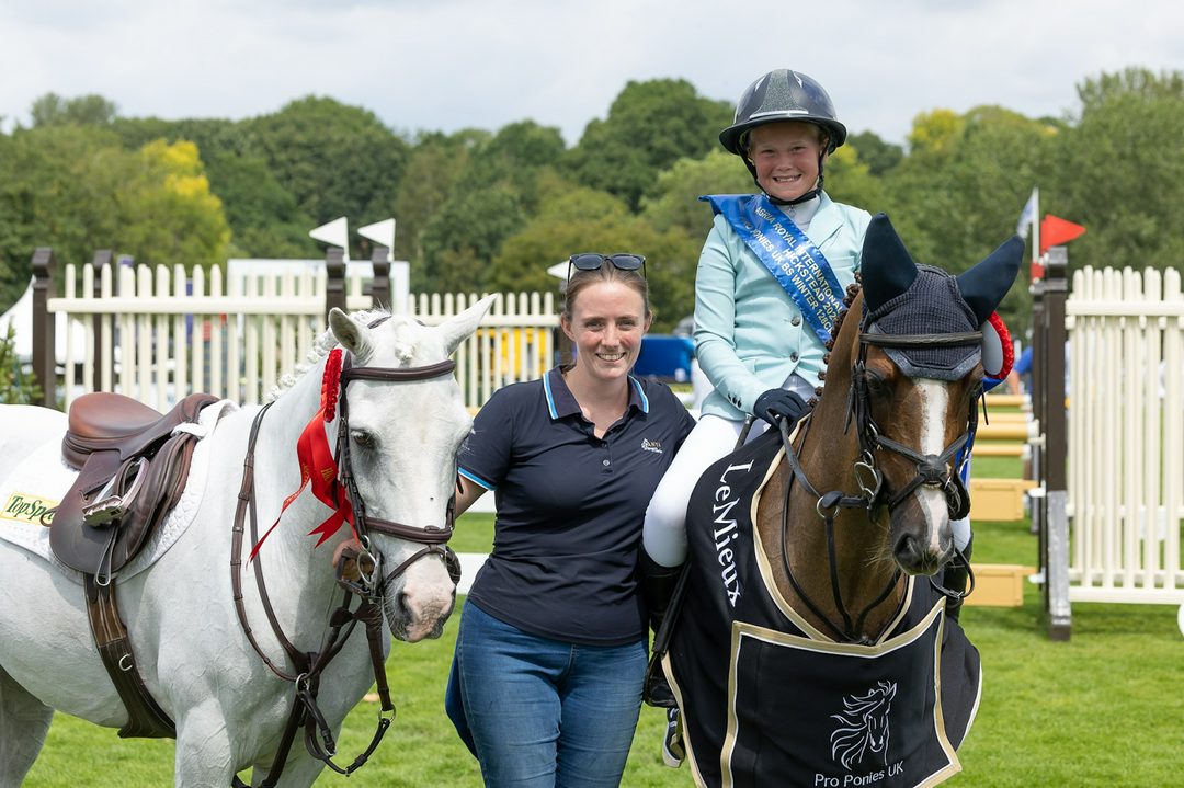 Anya Dewey Clarke in the winter 128cm prizegiving with Kilcreene Snapdragon and Jim